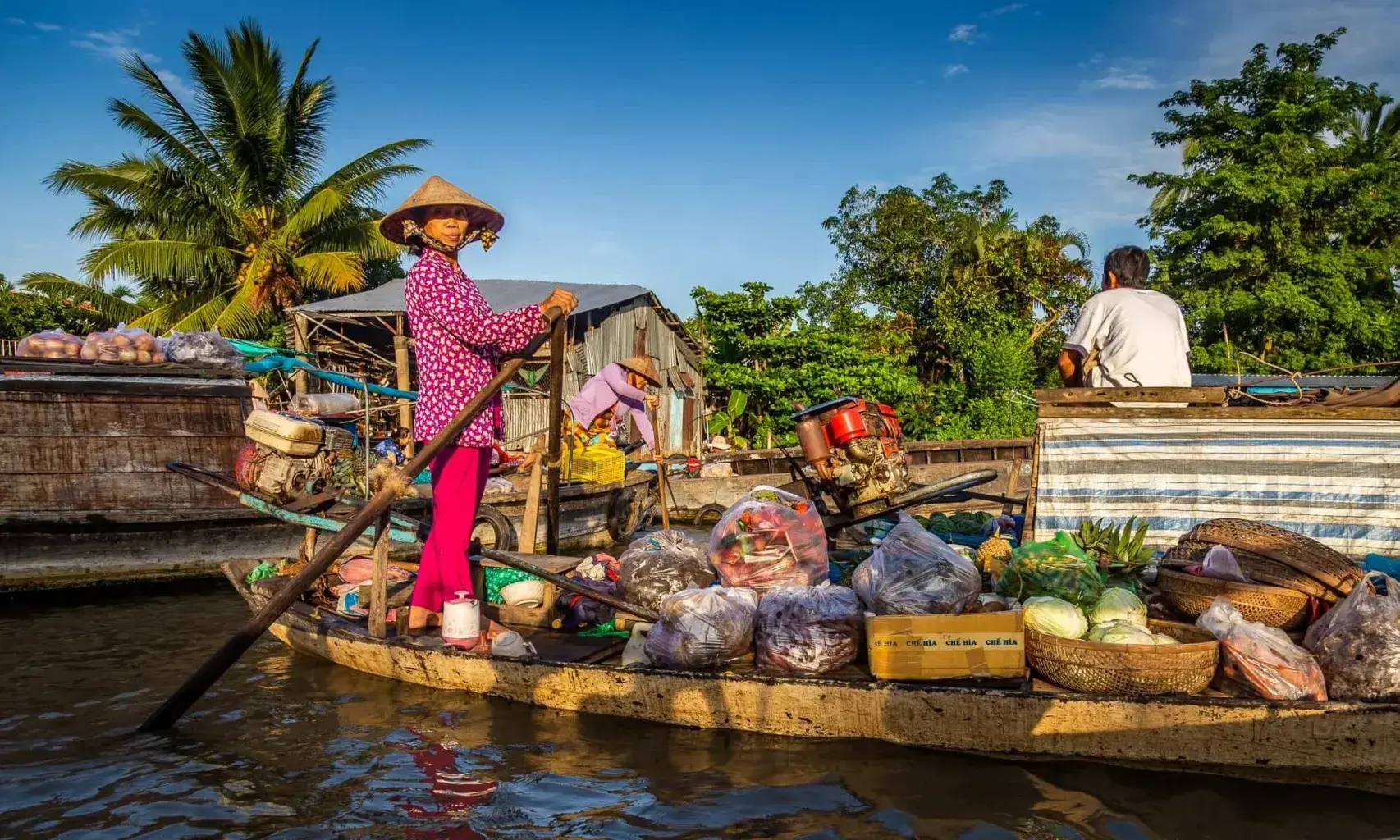 Can Tho's floating market at dawn