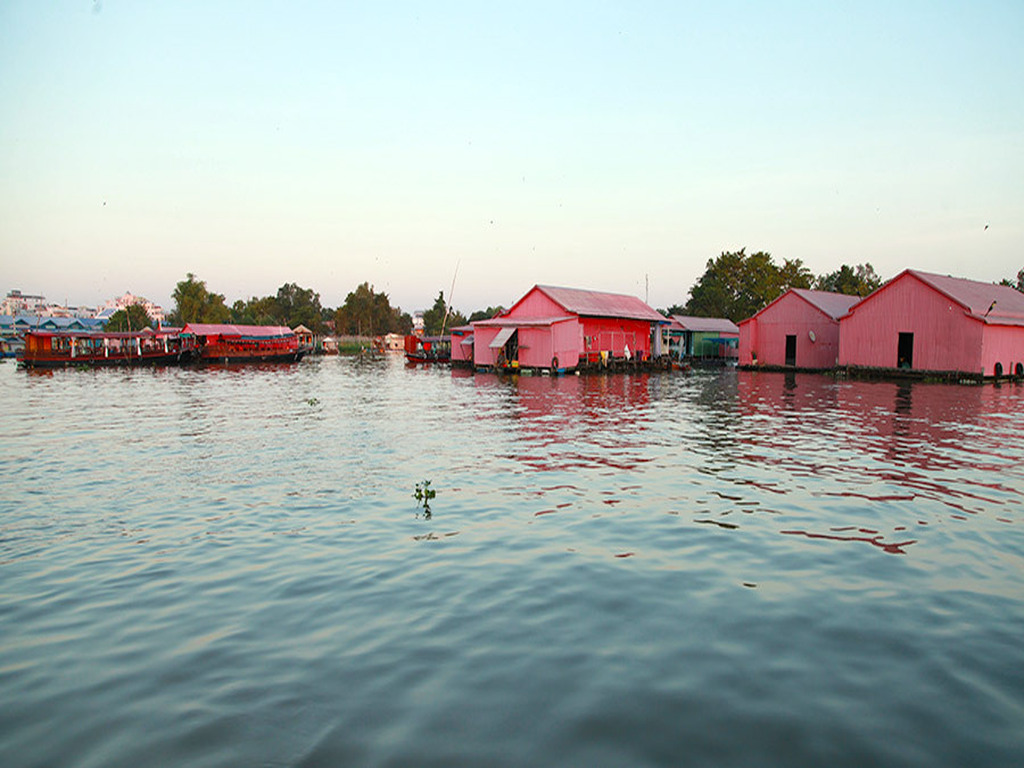 Chau Doc floating village - A colorful picture in the heart of An Giang river