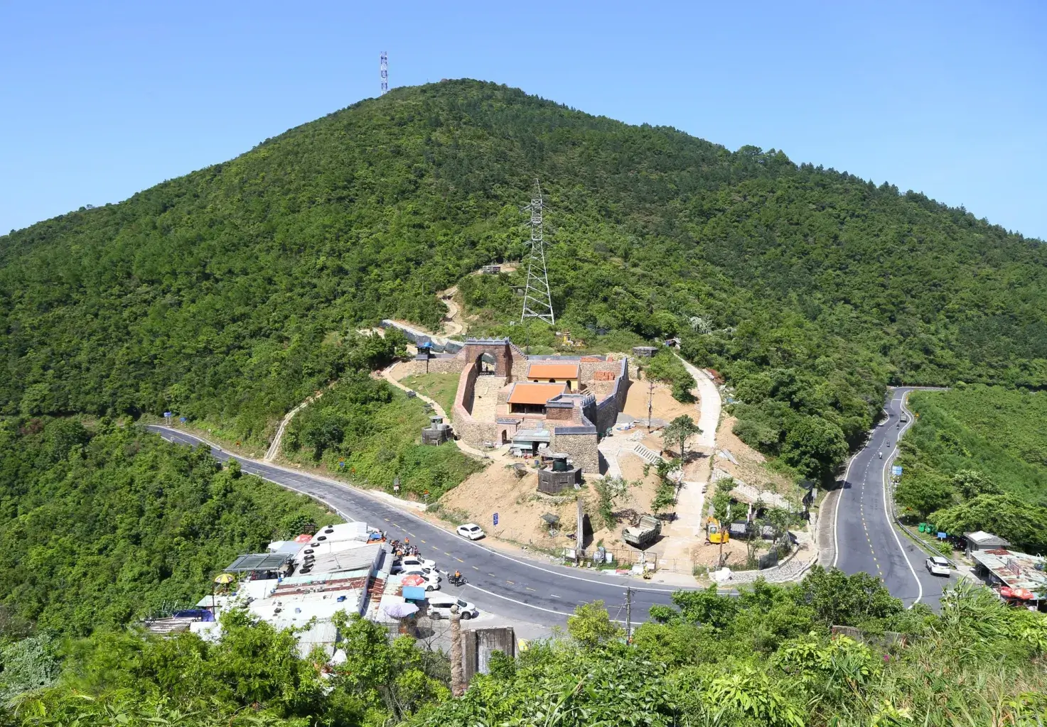 Ride a motorbike on the Hai Van pass road