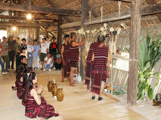 The custom of worshiping the rice god of the Cho Ro people in Dong Nai